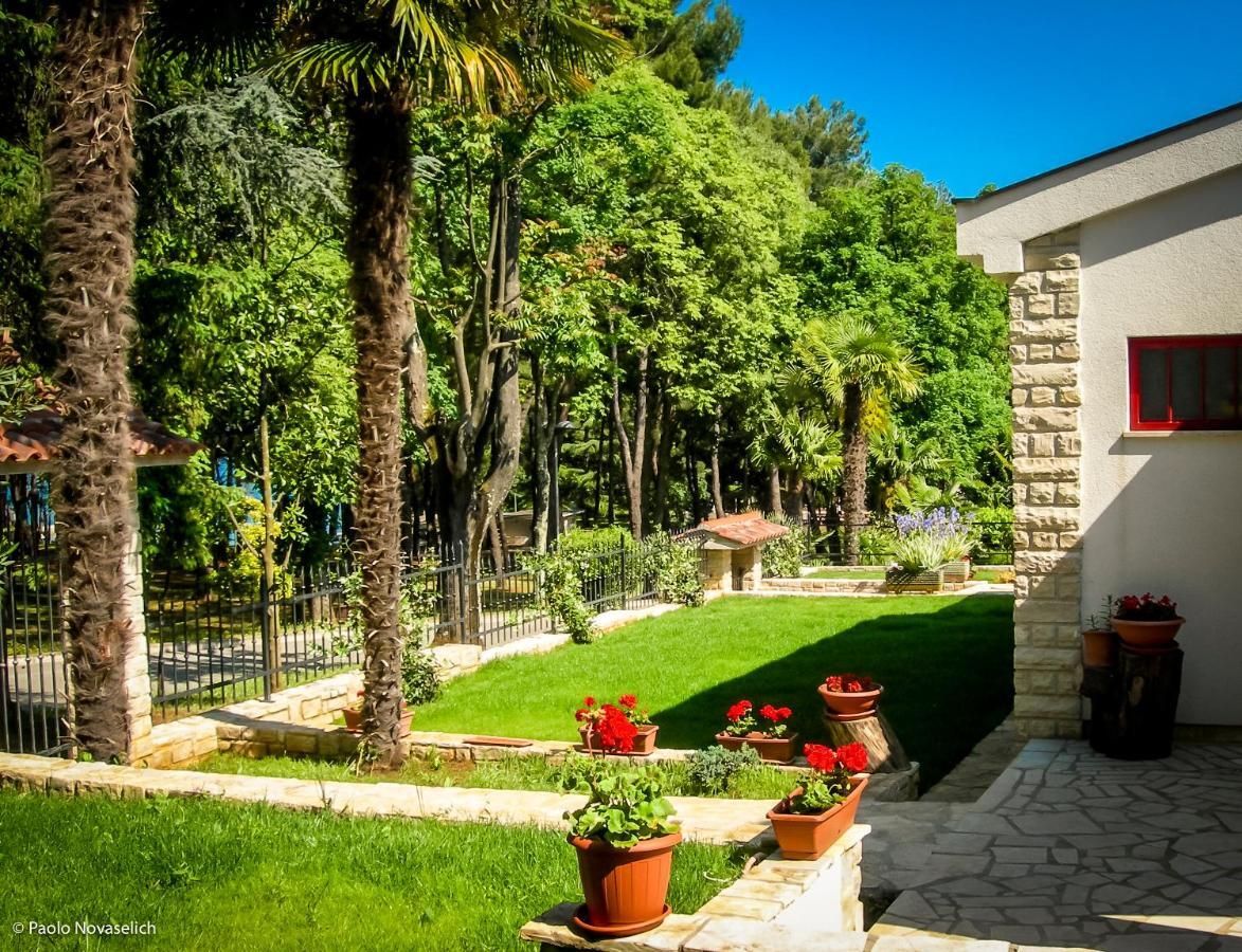 Holiday Home Sofia Porec Esterno foto